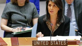 Никки Хейли выступает в Совете Безопасности ООН в Нью-Йорке 18 декабря 2017 года