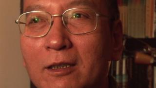 劉暁波氏は肝臓がんのため13日に亡くなった