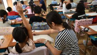 Crianças em escola no Japão