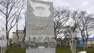 Monumento que conmemora a los muertos de la Segunda Guerra en Shikotan, una de las cuatro islas disputadas por Rusia y Japón.