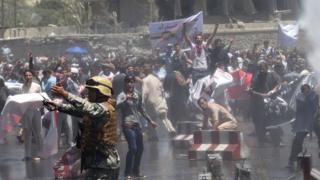 حکمتیار وايي، هر څوک حق لري پر حکومت او چارواکو اعتراض وکړي خو د زور له لارې پر ارګ د ور اوښتلو حق څوک نه لري.