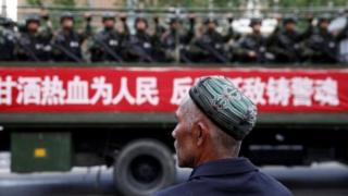 Sejumlah laporan menyebutkan satu juta orang Uighur ditahan.