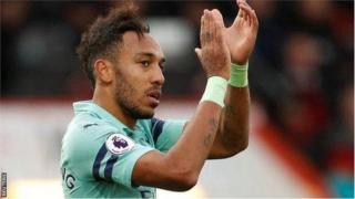 Aubameyang signe, à l'occasion de la 13e journée, son huitième but de la saison.