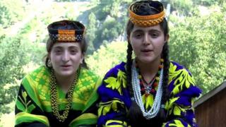 पाकिस्तानी मुलीना अमरीना आणि अरियाना