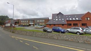 Ysgol Syr Hugh Owen