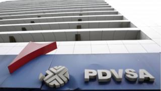 Edificio con el lego de PDVSA.