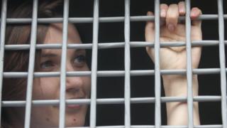 девушка в автозаке
