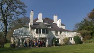 Ty Newydd