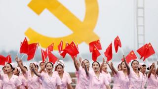 This photo taken on October 13, 2017 shows people performing to welcome the upcoming 19th Party Congress in Huaibei in China"s eastern Anhui province. China"s Communist Party opens its 19th National Congress on October 18, a twice-a-decade political meeting to reshuffle leadership positions.