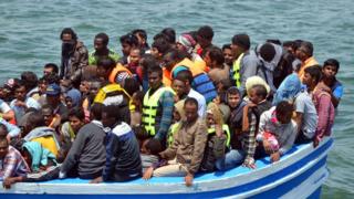 Лодка-мигрант из Туниса - 2015 файл изображения