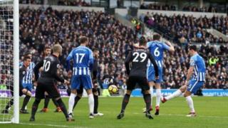 Kyaftin din Brighton Lewis Dunk lokacin da ya ci Arsenal