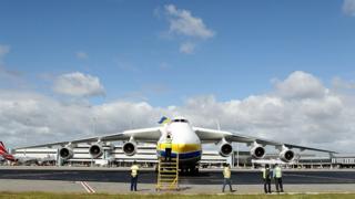 El avión.