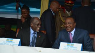 Rais Magufuli na Rais Kenyatta wakati wa mkutano wa Jumuiya ya Afrika Mashariki