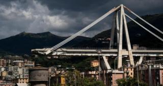 На снимке: разрушенный мост Моранди в Генуе 2 сентября 2018 года.