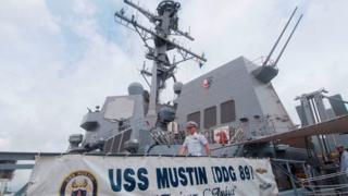 Tàu khu trục mang tên lửa dẫn đường USS Mustin