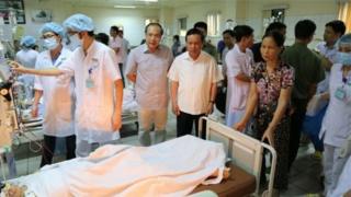 Các bệnh nhân đau bụng và khó thở khi đang điều trị chạy thận nhân tạo