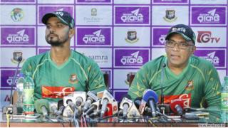 সংবাদ সম্মেলনে বাংলাদেশ দলের অধিনায়ক ও কোচ