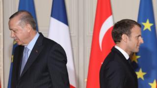 президенты Турции и Франции Реджеп Тайип Эрдоган и Эммануэль Макрон