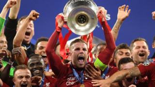 Jordan Henderson lifts the trophy