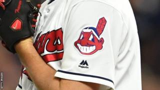 El jefe Wahoo desaparecerá del uniforme de los Indios a partir de la temporada de 2019.