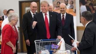 Дональд Трамп у супермаркеті