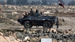 La reprise de l'aéroport va ouvrir la voie à un assaut sur la périphérie sud-ouest de Mossoul, à proximité des rives du Tigre, le fleuve qui coupe la ville en deux.