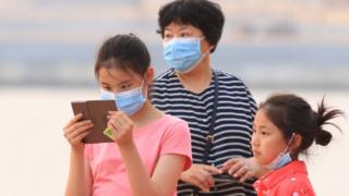 கொரோனா வைரஸ்: கோவிட்-19 குறித்த மூடக் கருத்துகளை மக்கள் ஏன் நம்புகிறார்கள்?