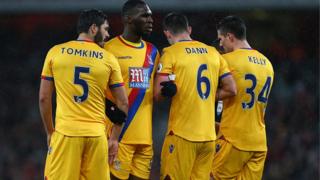 James Tomkins, le défenseur central de Crystal Palace blessé par un joueur de Liverpool