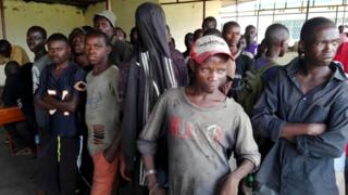 Abo bana bo mu mabarabara ngo baragenda munyuma bakagaruka