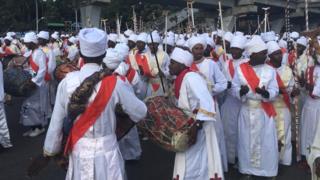 Ethiopia's Meskel festival: Bonfires, robes and crosses - BBC News