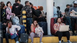 Pipo wey dey stranded for airport on top strike.