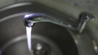вода