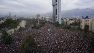 En redes sociales, la manifestación fue convocada como "La marcha más grande de Chile".