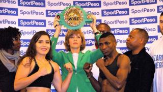Zarika na mpinzani wake kutoka mexico Mercod Yemithi baada ya kupimwa uzani