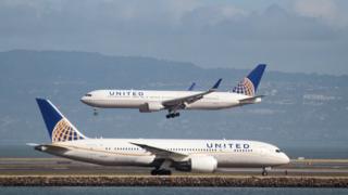 İki United Airlines uçağı