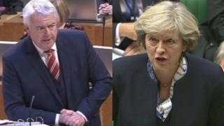 Carwyn Jones a Theresa May