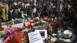 Barcelona'daki saldırılar sonrası anma töreni