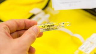 Aunque su uso como anestésico está admitido, también está extendido su consumo como droga ilegal de fiesta.