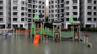香港杏花邨一处儿童游乐场被海水半淹(23/8/2017)