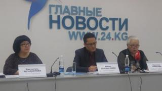 Саламаттык сактоо министрлигинин коомдук Байкоочу кеңеши жетекчи Кубанычбек Кулбатыровдун ишинде мыйзам бузуулар бар экенин айтып чыгышты