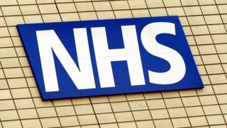 Логотип NHS