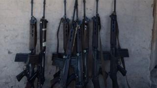 Thieves replace police rifles with toy replicas