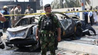 Scene of car bomb attack in Basra (04/04/16)