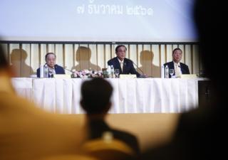 ประชุม คสช พรรคการเมือง