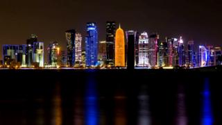 El horizonte de la ciudad de Doha es llamativo