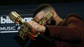 Drake poses backstage with his awards