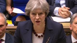 英國首相特里莎·梅希望這些制裁措施,向莫斯科發出"明確信號"。