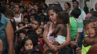 Famílias venezuelanas em abrigo de Nova Canaã