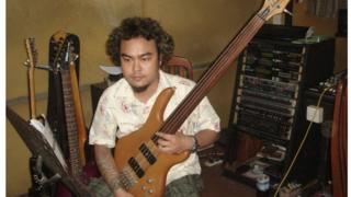သေဆုံးခဲ့တဲ့ တေးရေးကမ္ဘာ