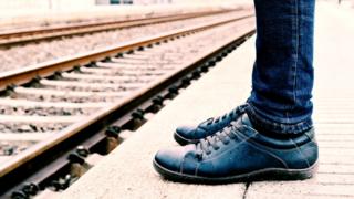 На платформе в ожидании поезда